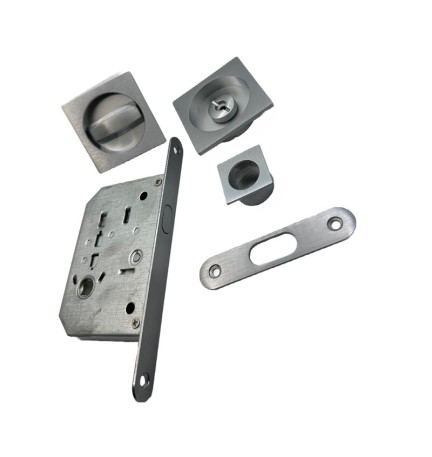 KIT MANIGLIE QUADRO C/SERRATURA PORTE SCORR CROM SAT